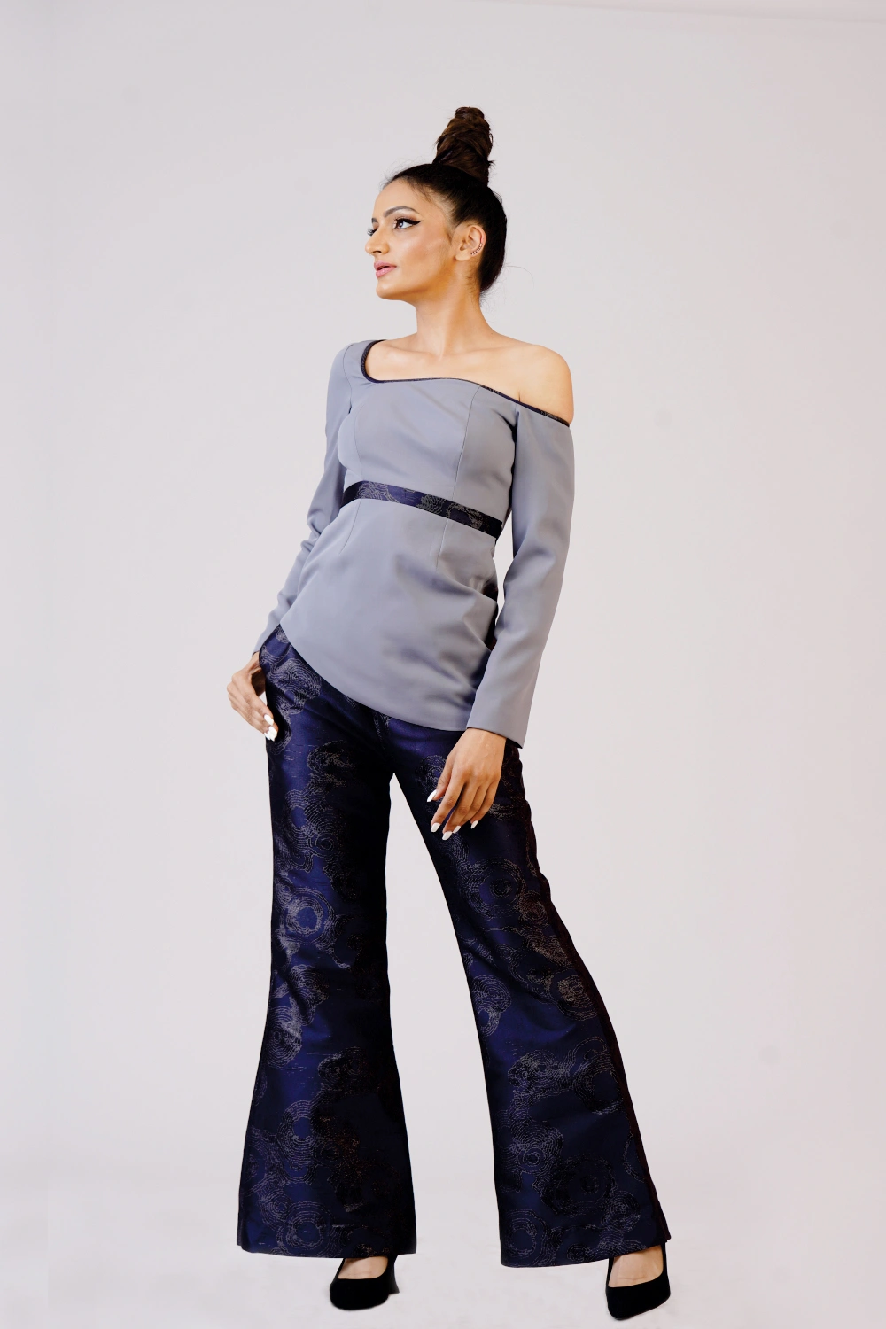 One-Shoulder Flared Trouser Set - Image 10